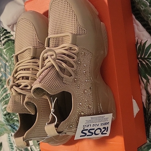 Brand New Steve Madden Sneakers 👟 - Picture 2 of 9